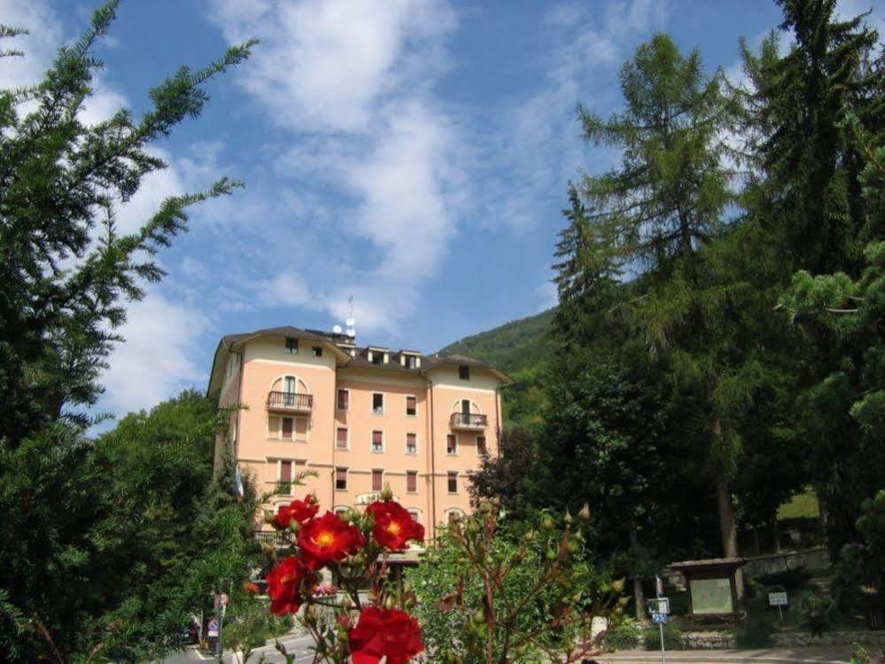 Limone Palace Aparthotel Limone Piemonte Exterior foto